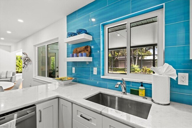 Building Photo - 2587 Ringling Blvd