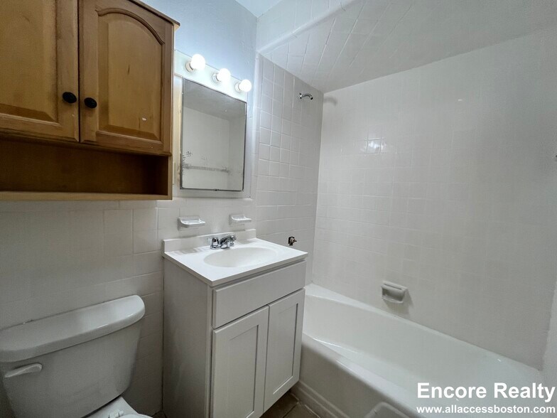 Building Photo - 311 Tappan St