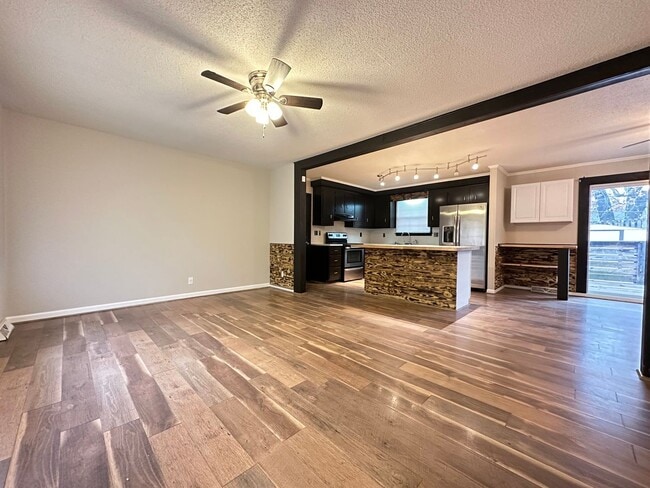 Building Photo - 28 Leonard Dr