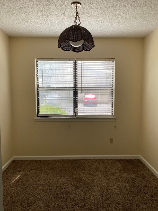 Building Photo - Townhouse for Rent