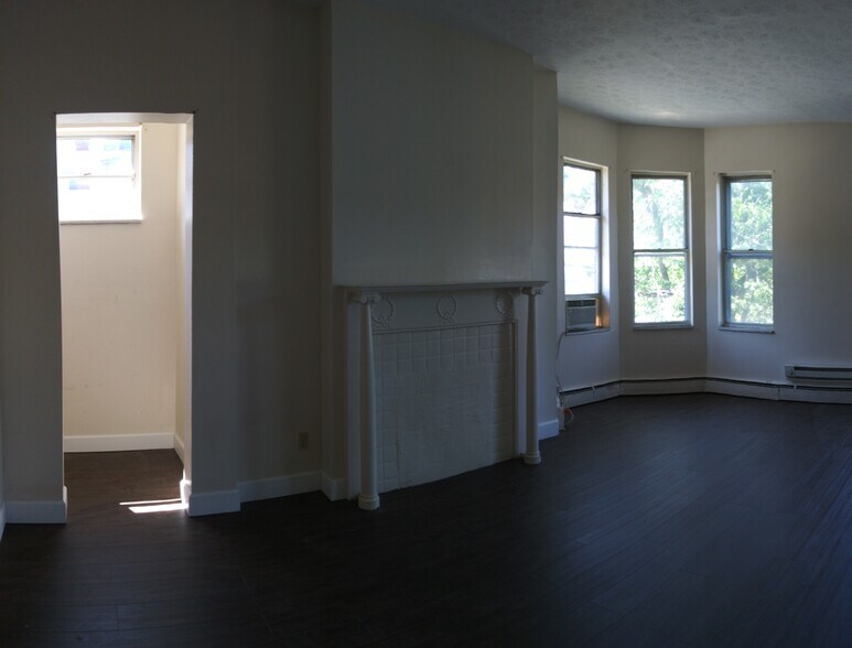 Building Photo - 325 McGregor Ave