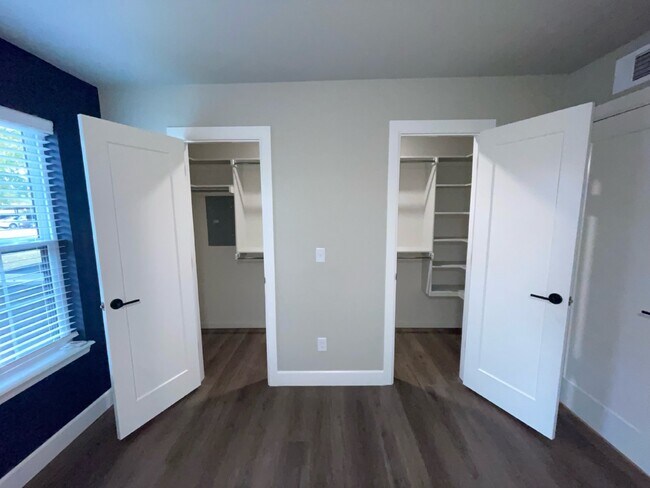 Building Photo - Modern 2 Bedroom Condo