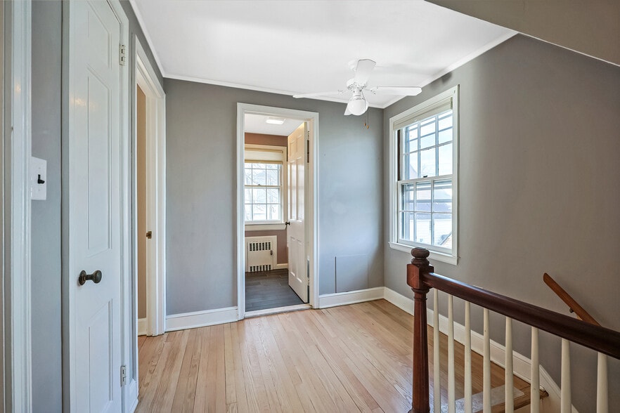 Building Photo - 11 Acadia St