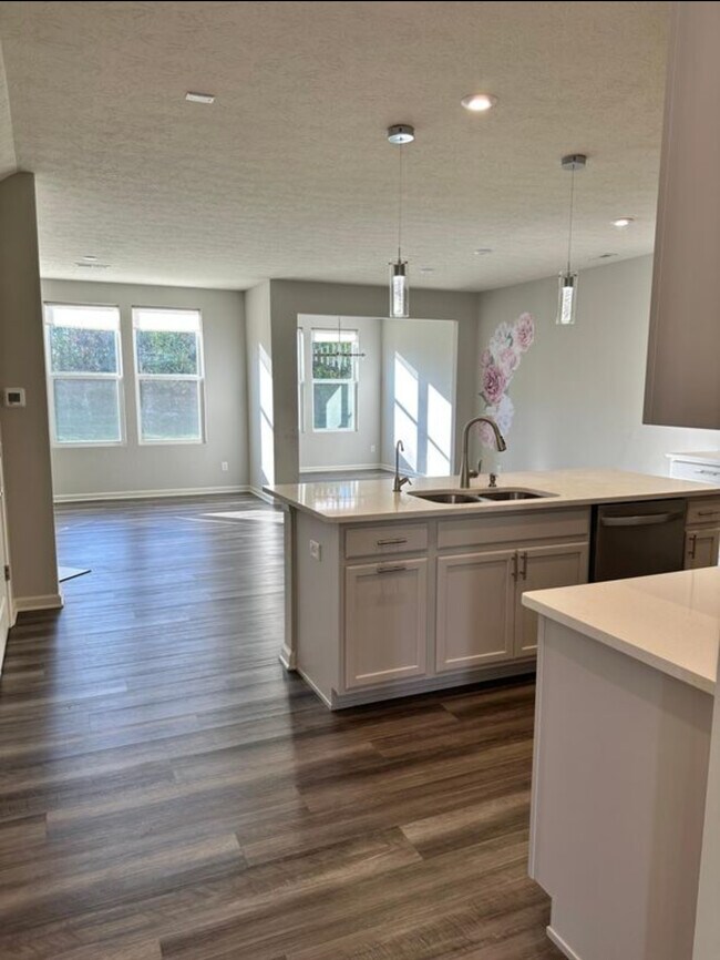 Building Photo - 13484 Dewpoint Ln