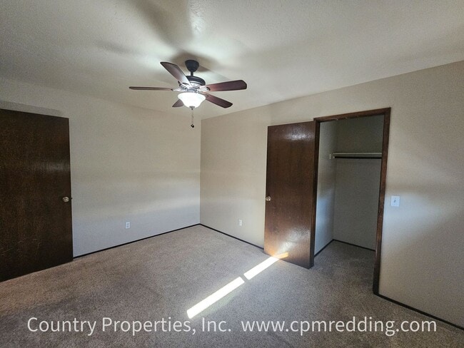 Building Photo - House with Huge Shop in the Heart of Redding Available Now!