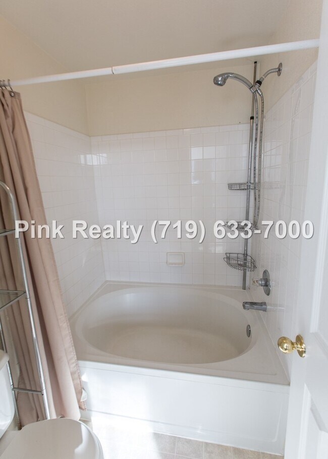 Building Photo - 985 Ridgebury Pl