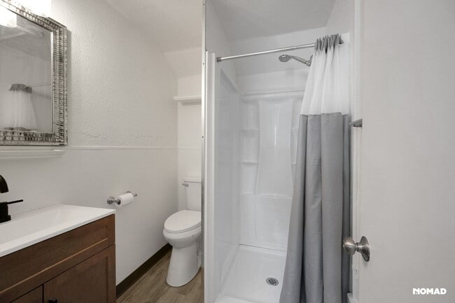 Building Photo - Clean affordable studio in Englewood