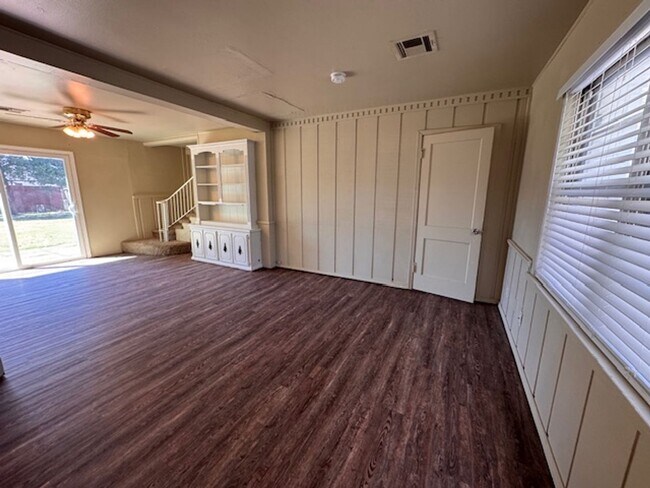 Building Photo - 2916 Shirley Ln