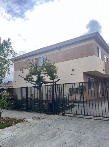 Building Photo - 6829 Simpson Ave