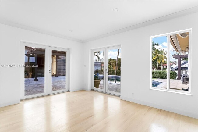 Building Photo - 2085 Ixora Rd