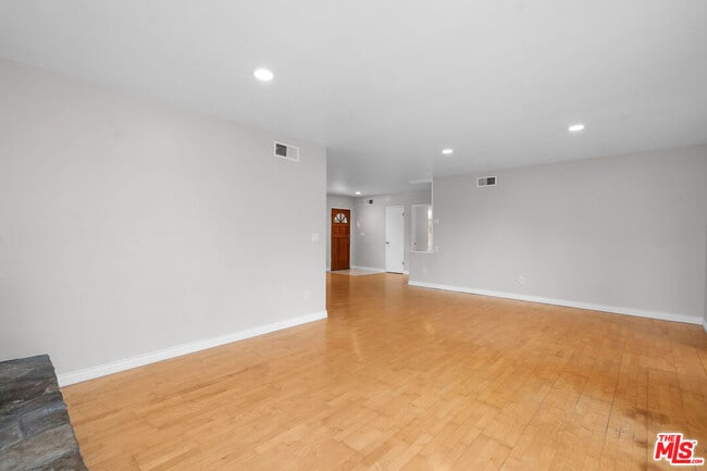 Building Photo - 9631 Crystal View Dr