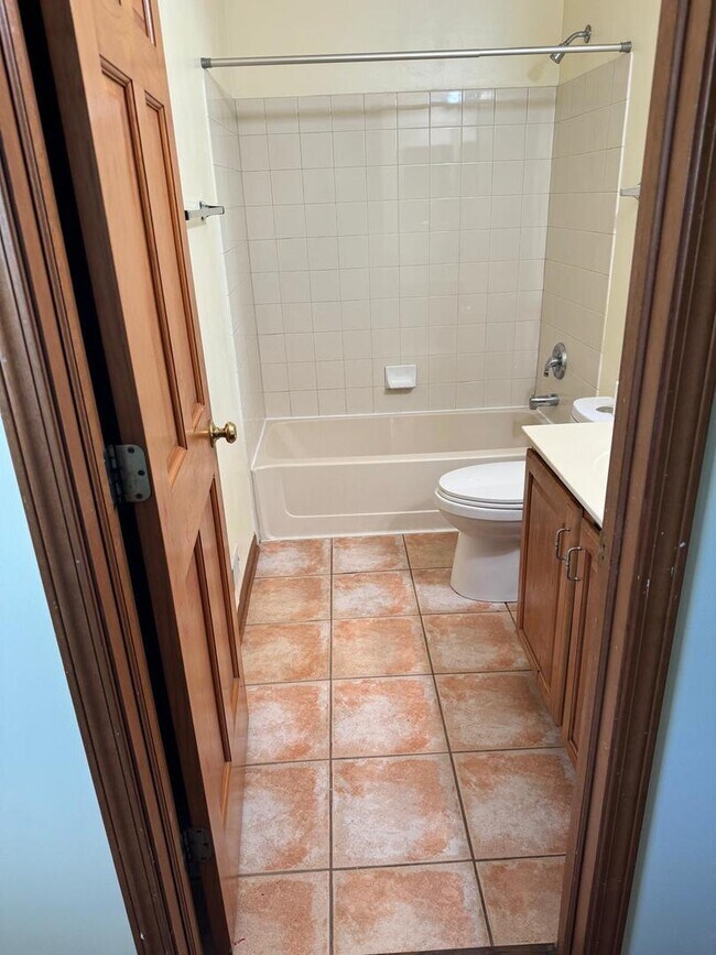 Building Photo - 2527 Oneida Ln