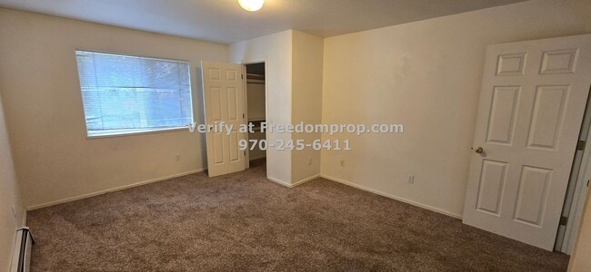 Building Photo - Near CMU 2 Bedroom 1.5 Bath Townhouse