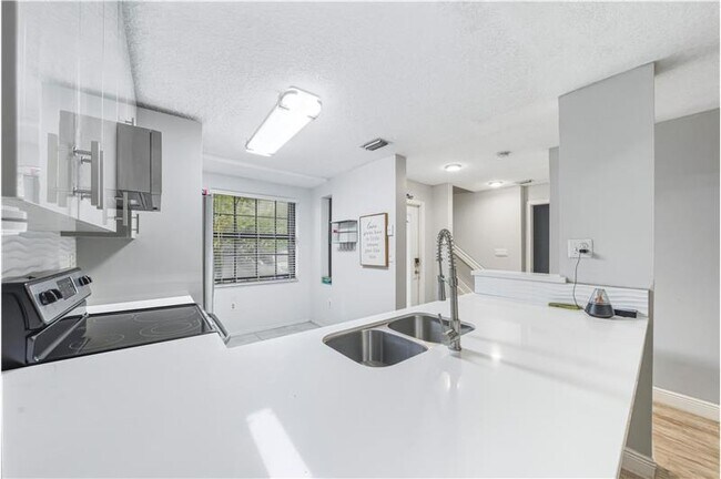 Building Photo - 214 City View Dr