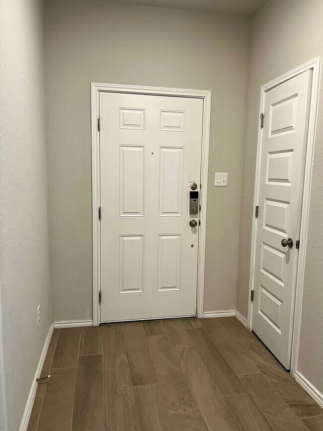 Building Photo - Charming 3/2 conveniently located to Lackland, Toyota, Palo Alto & Texas A&M San Antonio!