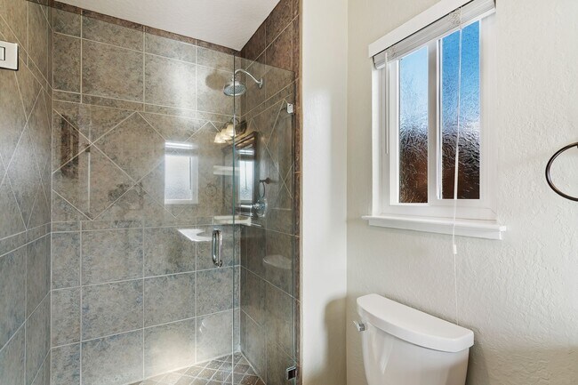 Building Photo - Great single story home in Benicia With All Utilities Included
