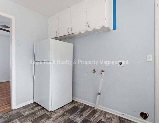 Building Photo - 4341 N Iroquois Ave