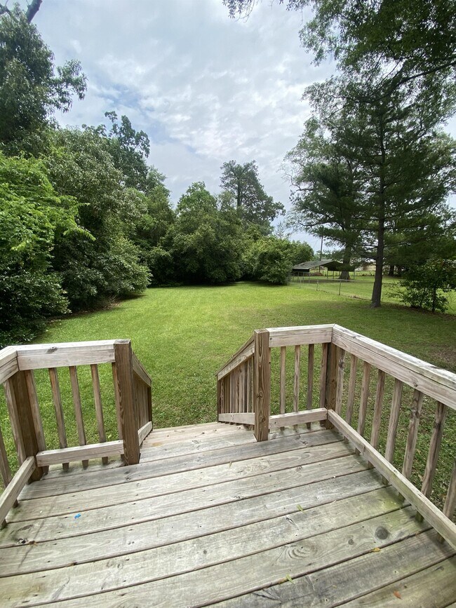 Building Photo - 405 McArthur Blvd