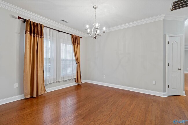 Building Photo - 5031 SE Valley Cove Dr