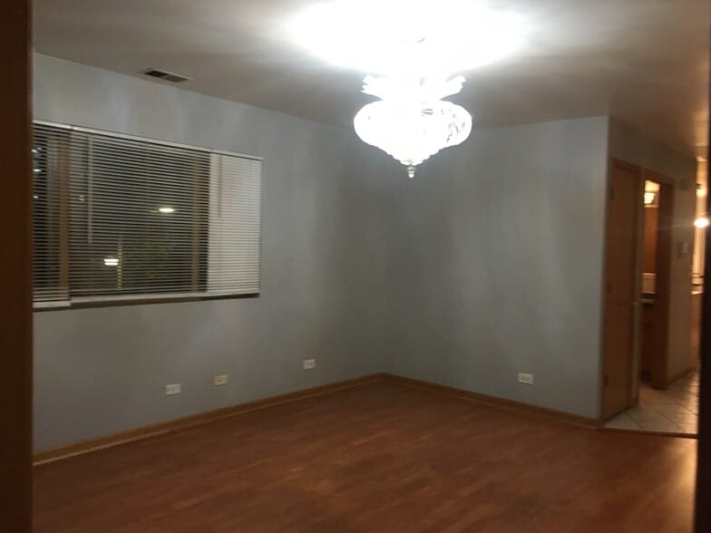 Building Photo - 5912 S Archer Ave