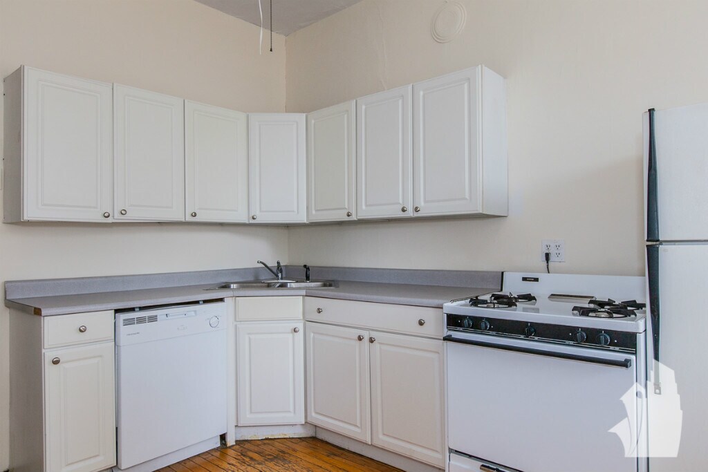 Building Photo - 3637 N Paulina St