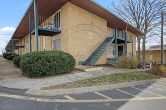 Building Photo - Two Bedroom Condo, First Floor, across from Madison Park with stackable washer/dryer!