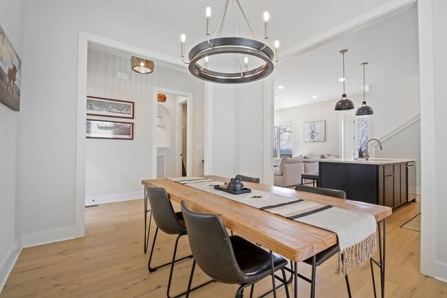 Building Photo - 2306 Ilolo St