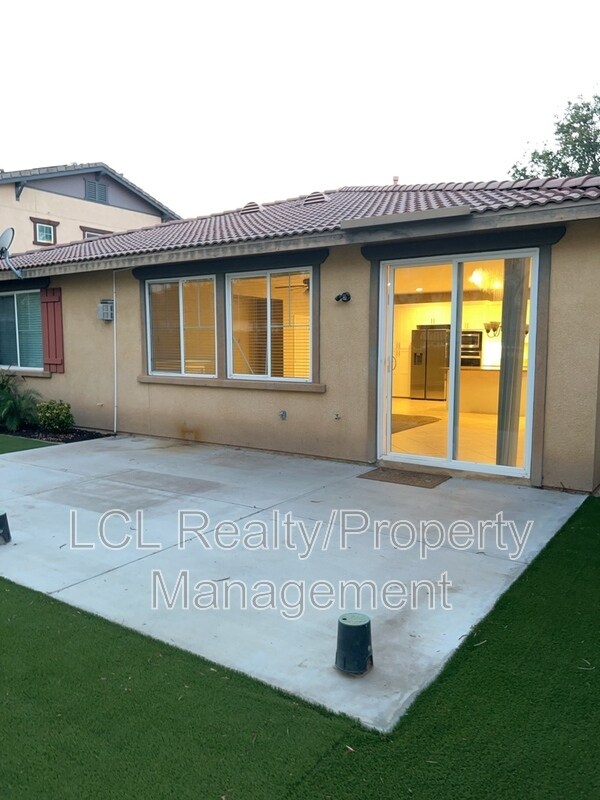 Building Photo - 30364 Skipstone Way
