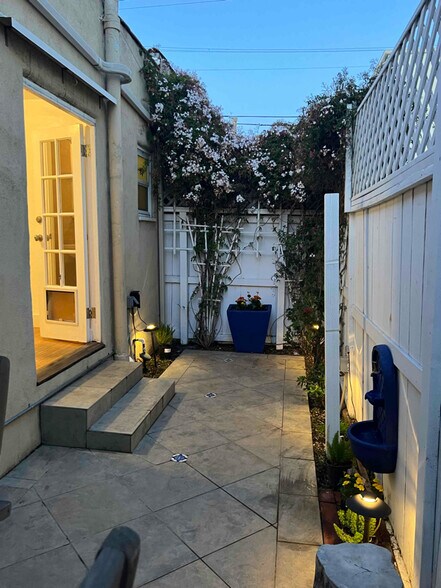 Building Photo - 3106 Broadway