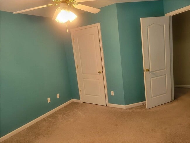 Building Photo - 5555 Holly Springs Dr