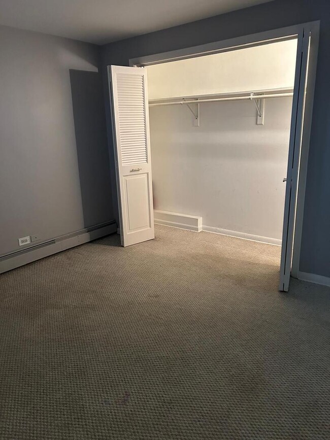 Building Photo - 4730 N Kenneth Ave