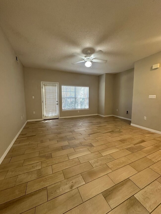 Building Photo - Quiet Condo at The Oaks at Niceville