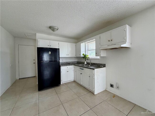 Building Photo - 25 S Raul Longoria Rd