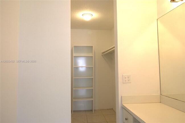 Building Photo - 1225 NE 124th St