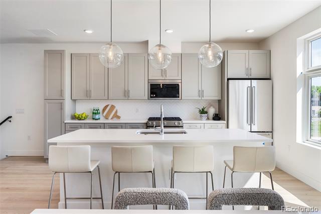 Building Photo - 16 Oneida Ct