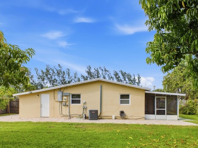 Building Photo - 226 E Gateway Blvd
