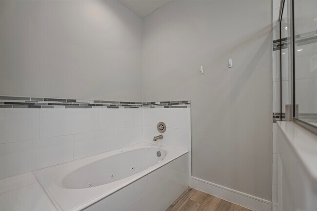 Building Photo - 6533 Castlebay Dr