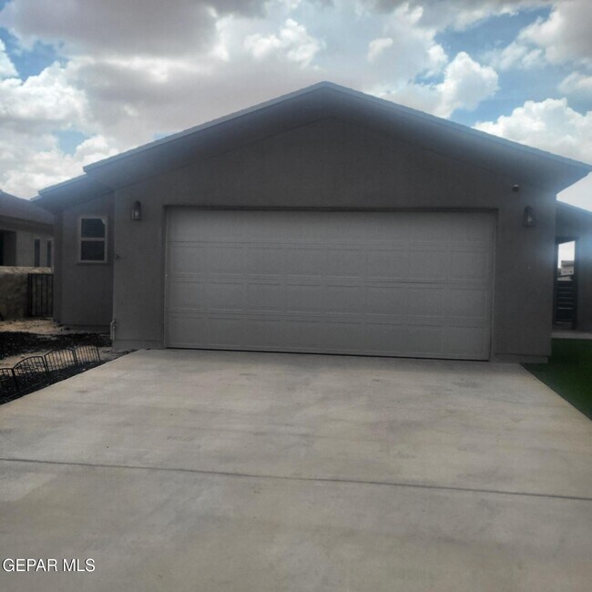 Building Photo - 14901 Tierra Isaiah Ave