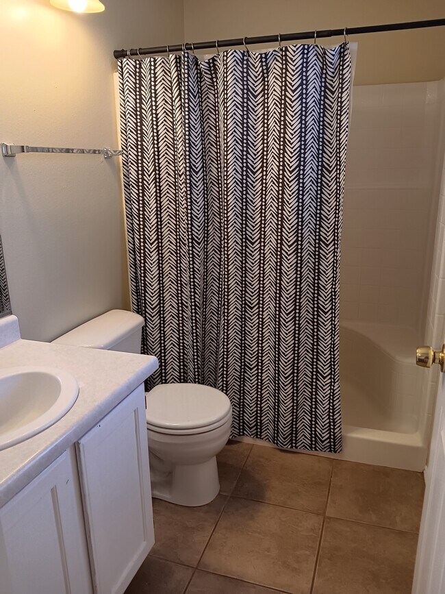 Building Photo - 528 N 2230 E