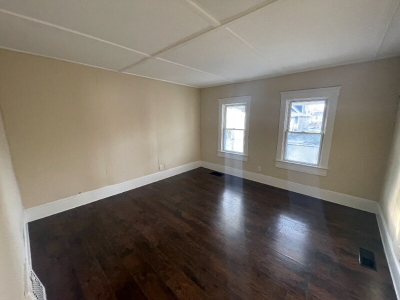 Building Photo - 119 E 32nd St