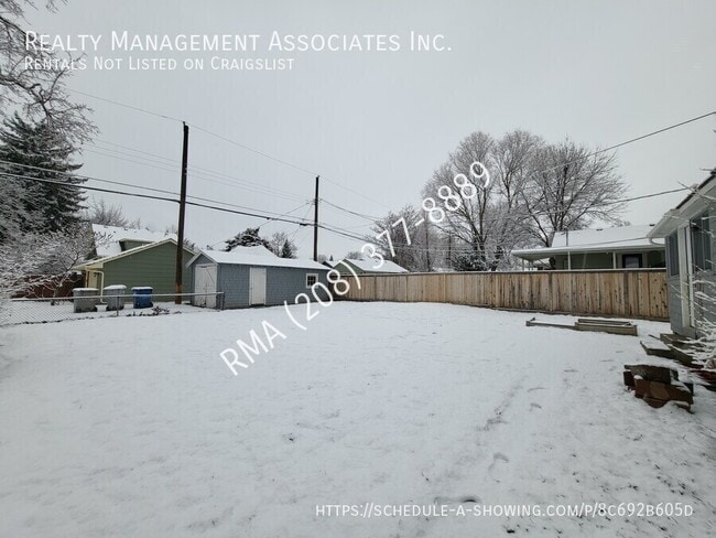 Building Photo - 1502 Heron St