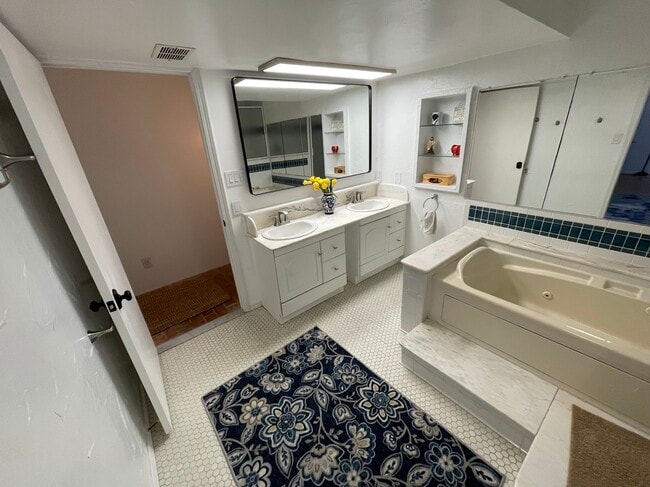 Building Photo - 104 S Tumbleweed Trail