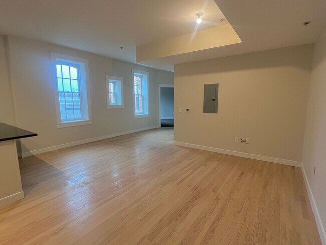 Building Photo - Putnam Hotel – $2,041 – 1 Bedroom/1 Bathroom, 690 SQ.FT. – UTILITIES INCLUDED, Available Immediately