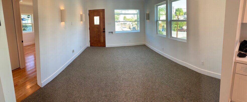 Building Photo - 771 W Oliver St