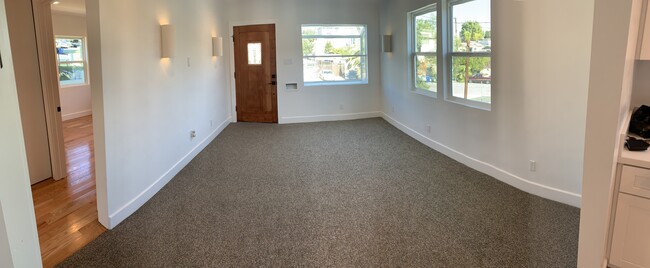 Building Photo - 771 W Oliver St