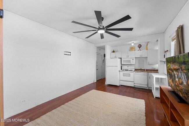 Building Photo - 400 Deal Lake Dr