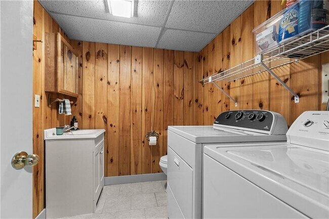 Building Photo - 60 Knollwood Cir