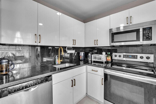 Building Photo - 3571 Magellan Cir