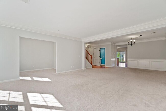 Building Photo - 2261 Kew Gardens Dr