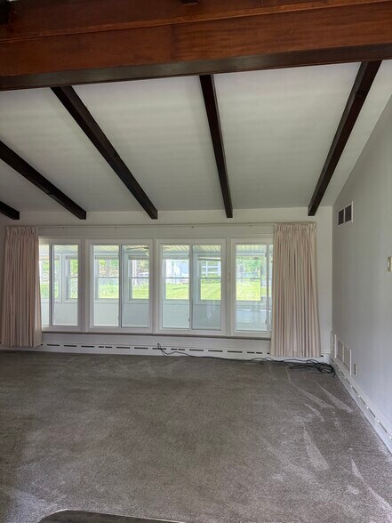 Building Photo - 317 West Dr